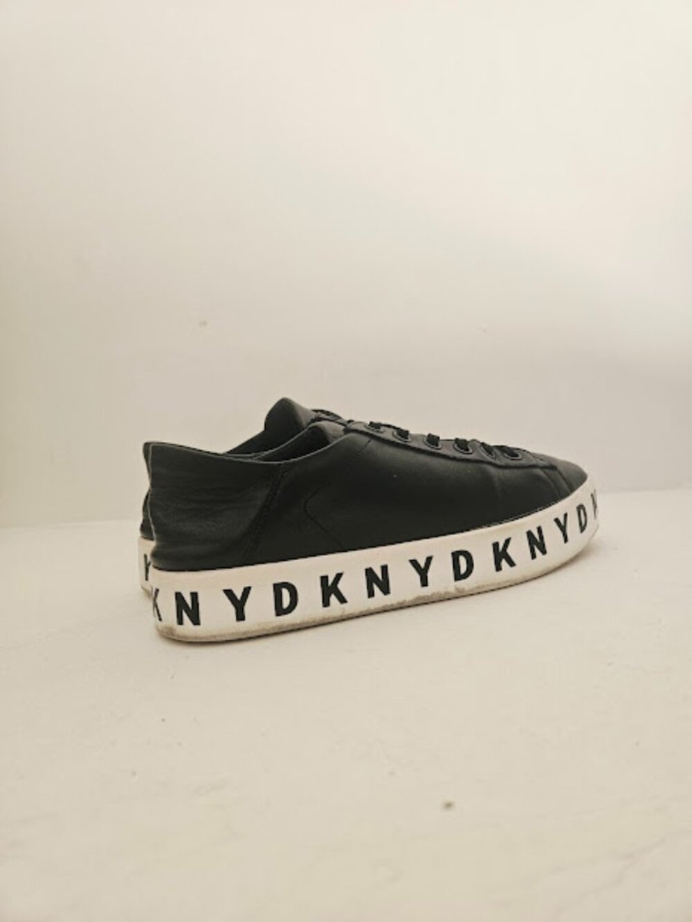 DKNY Women’s Logo Leather Black Sneakers Size 8
